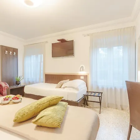Hotel Hambros - Il Parco In Banchieri Lucca